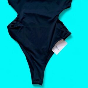 Black One Piece Swimwear Sleek High-Cut Design